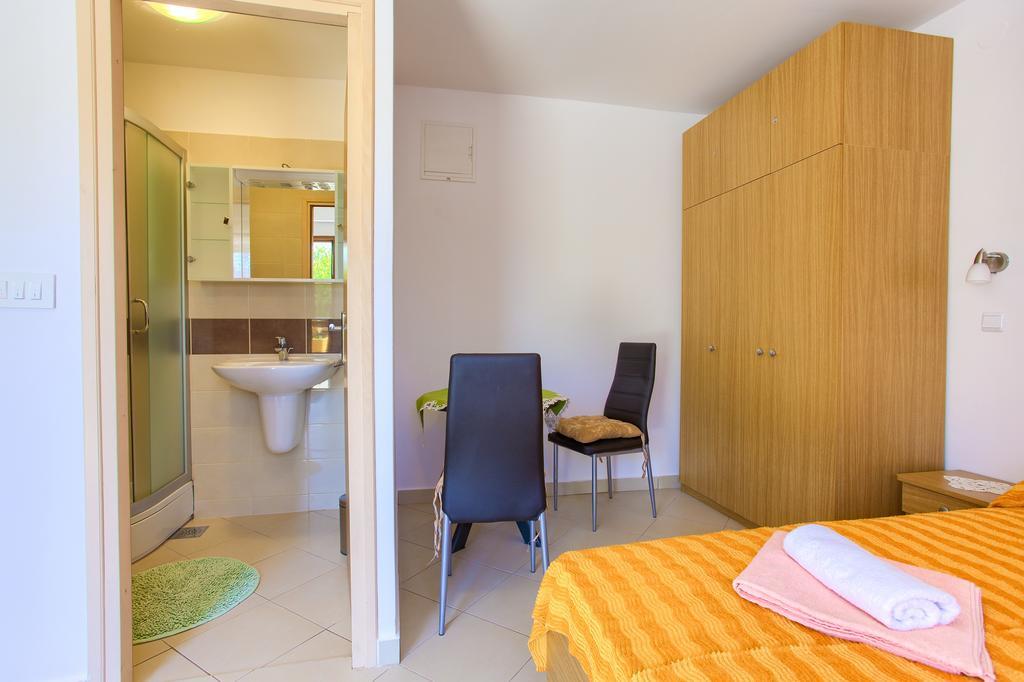 Nadija Studio Apartmani Krk Town Exterior photo
